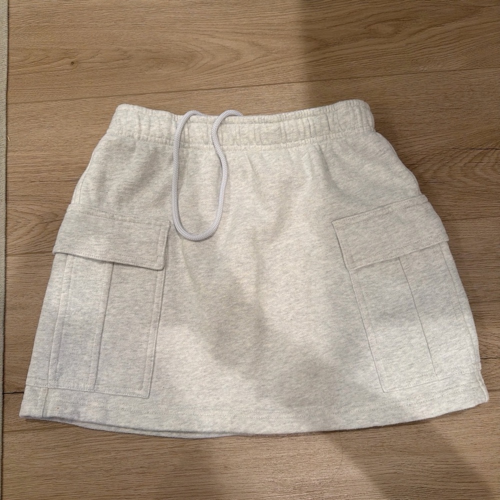 Aritzia Sweatfleece cargo Skirt in Light Gray